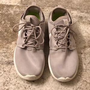 Women’s Nike Roshe shoes